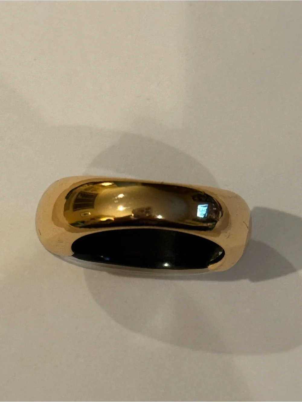 Alexis Bittar Hand Carved Taupe Lucite and Gold tone Ring size 9 - Picture 3 of 4